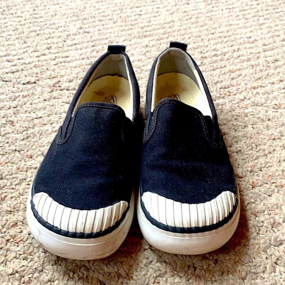Navy blue slip on keen shoes
